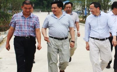 董事長(zhǎng)、胡博士一行視察工廠